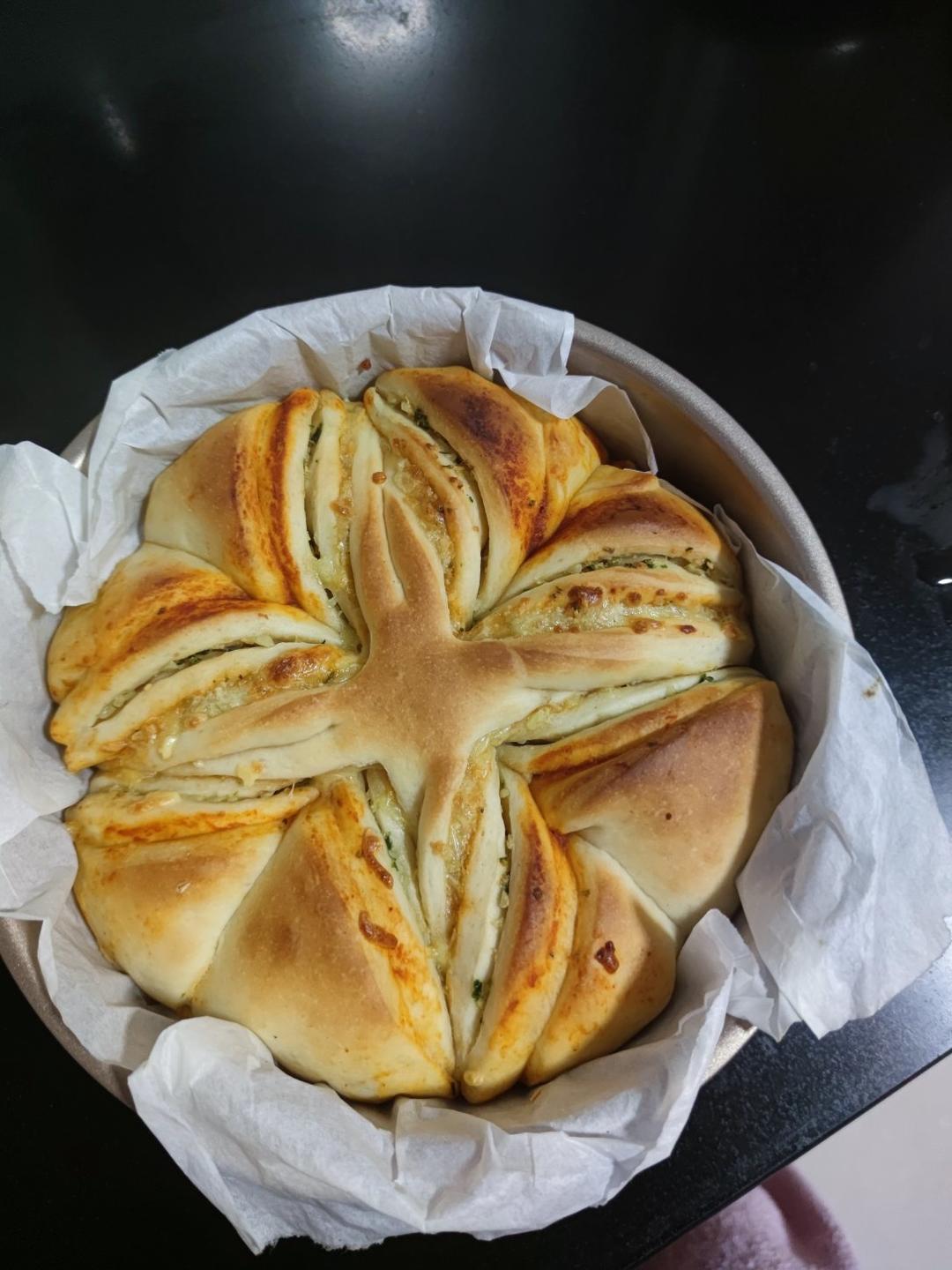 【小高姐】蒜香浓郁 造型优美 不用揉出手膜的面包