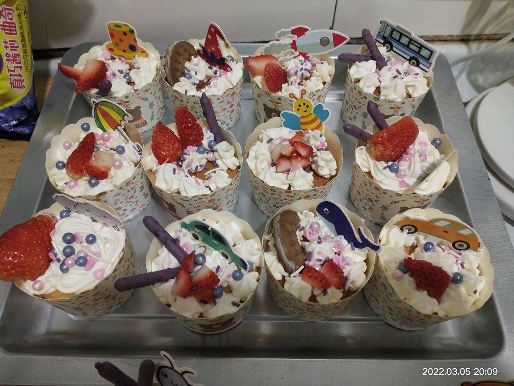 网红奶油纸杯蛋糕（八寸戚风蛋糕版）