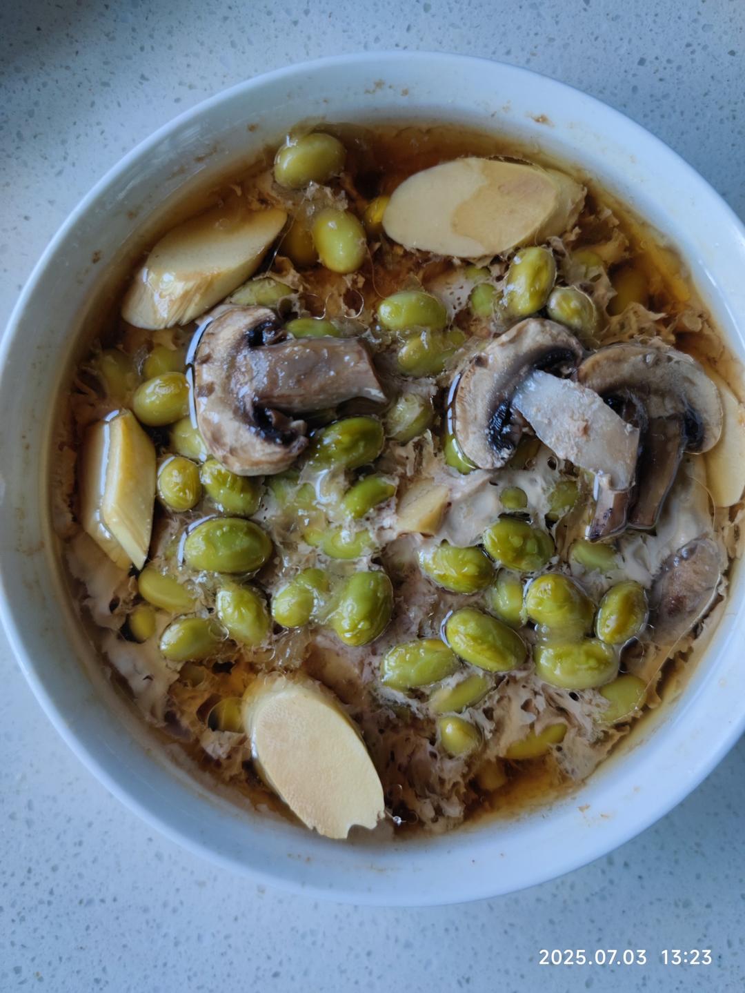 毛豆糯，肉饼嫩，汤汁鲜美的毛豆蒸肉饼