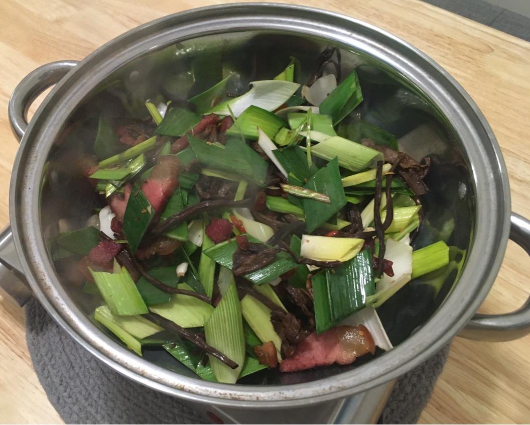 「月澜姐」干锅腊肉茶树菇｜在家做的味道一级棒