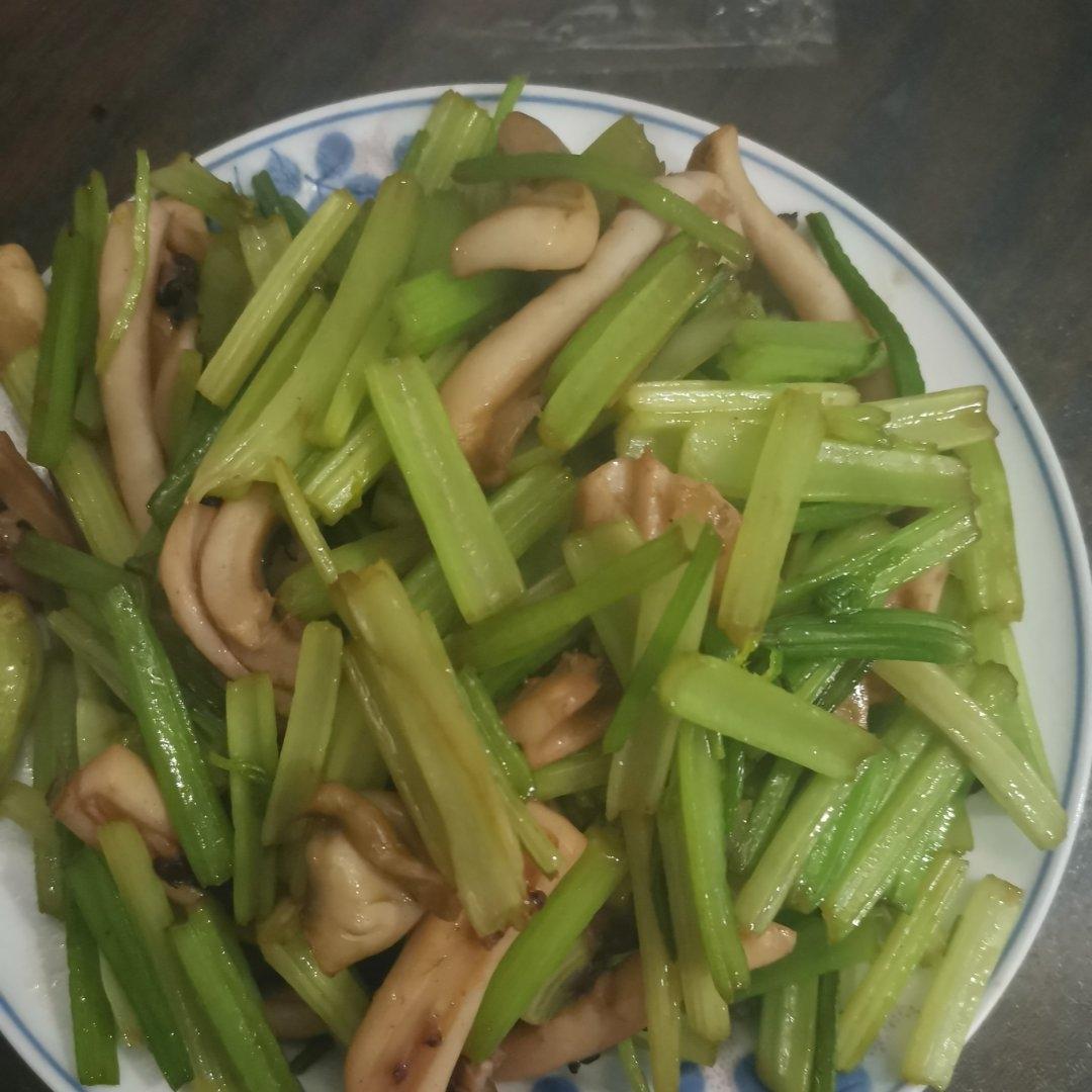 芹菜炒鱿鱼