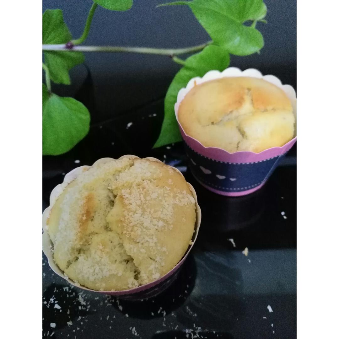 椰丝香蕉杯蛋糕