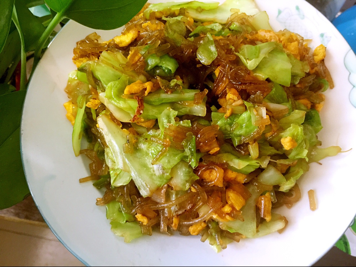包菜粉丝炒鸡蛋