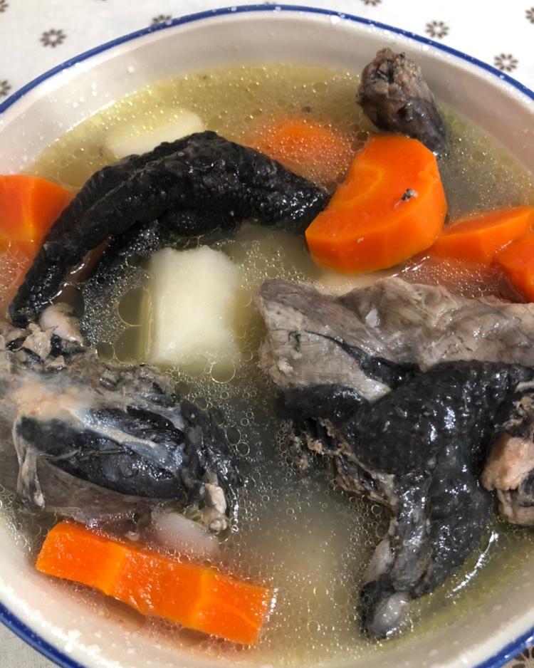 枸杞红枣乌鸡汤