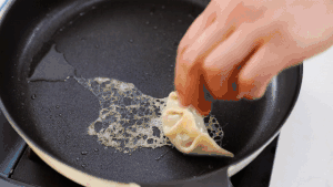 蕾丝煎饺的做法 步骤12