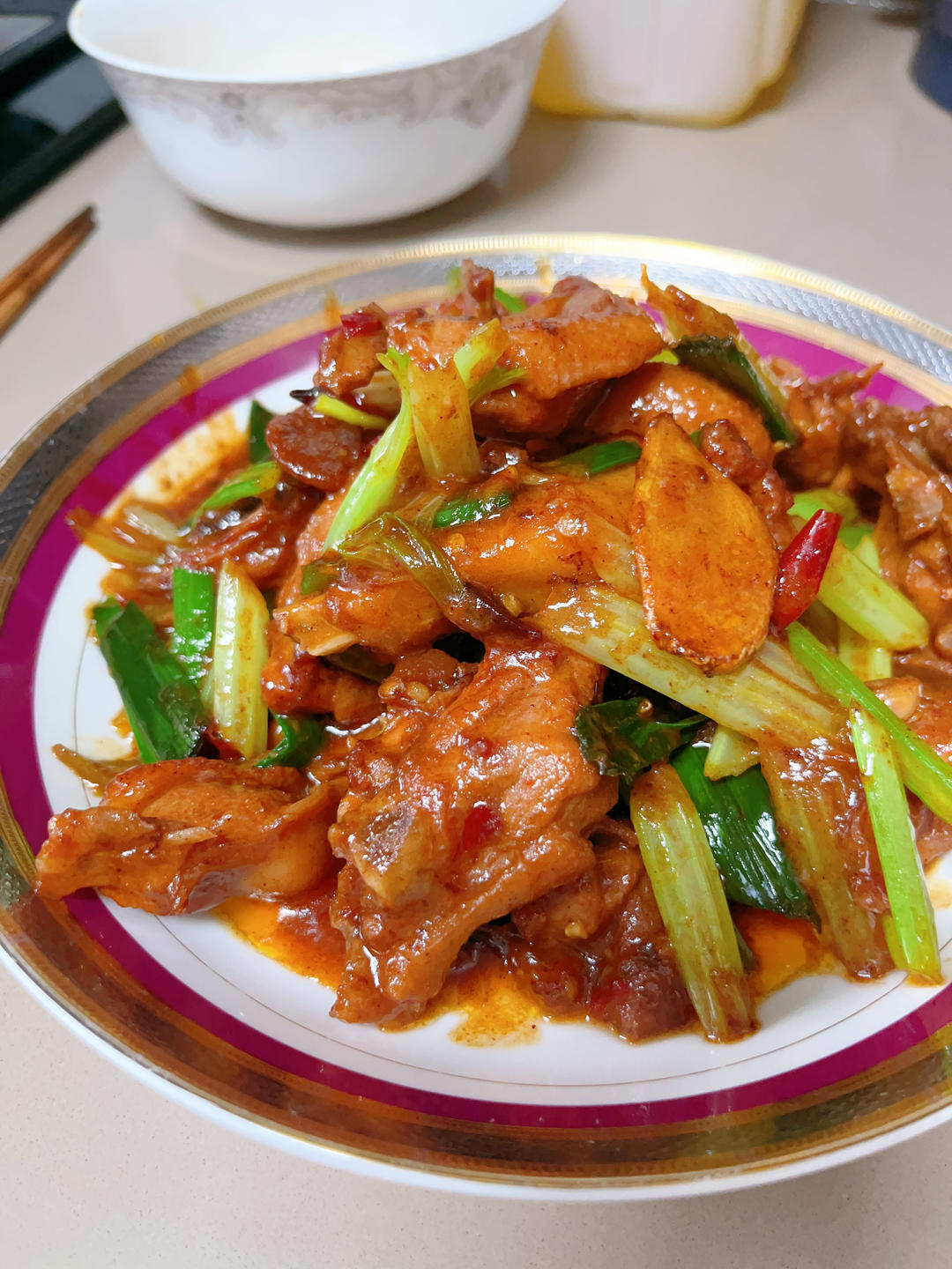 传统正宗的啤酒鸭配方和做法，鲜嫩香浓，只需炒千万不要焯水