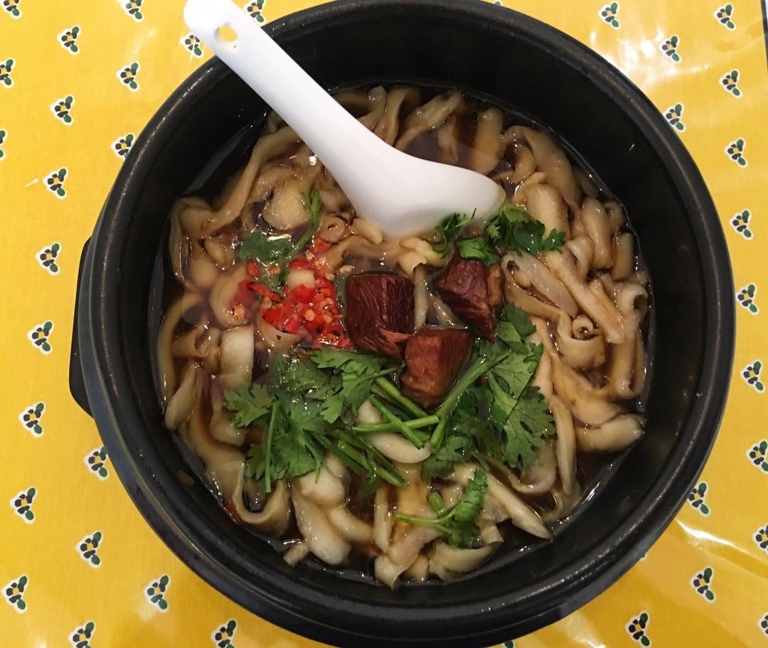 牛肉刀削面