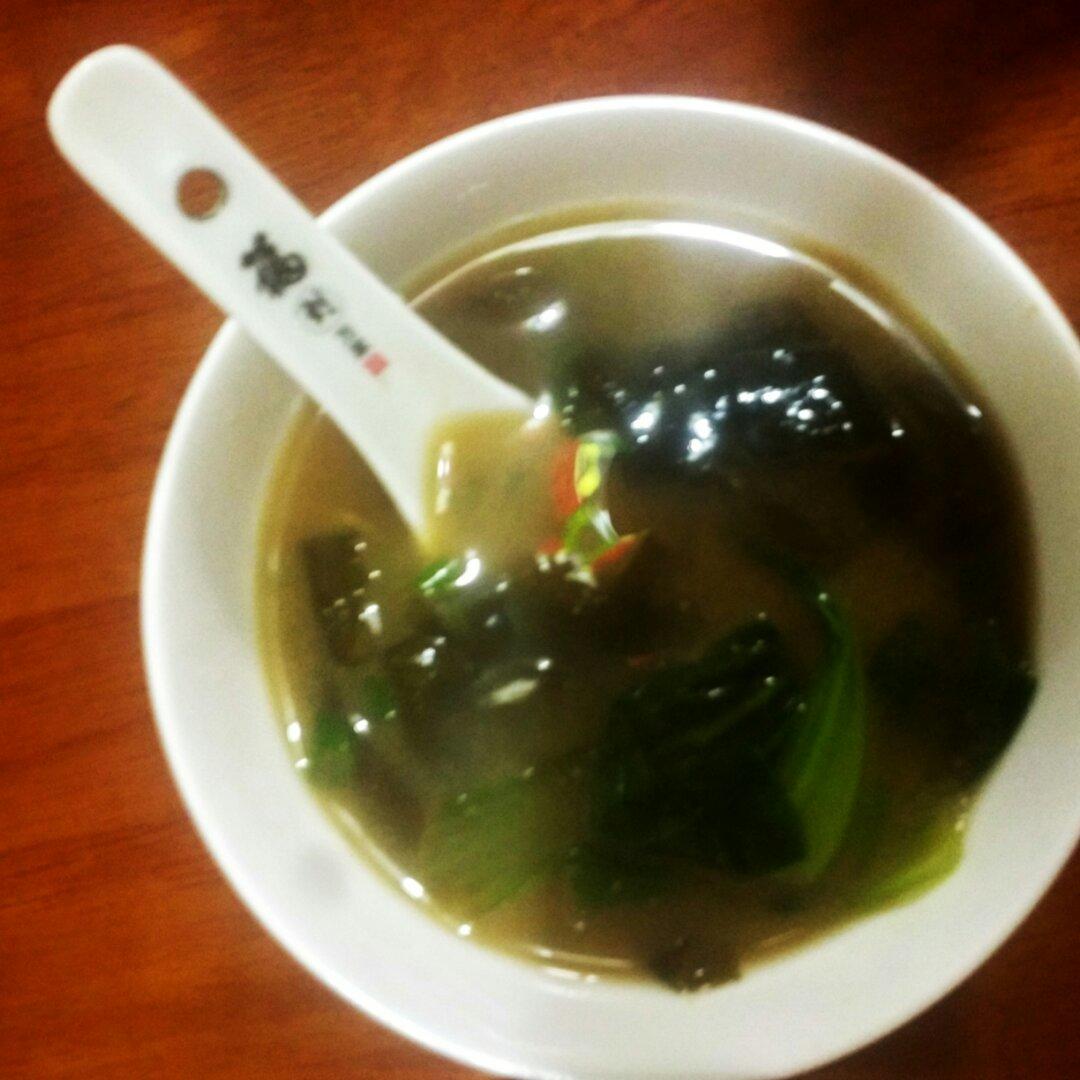 豆腐裙带菜味噌汤