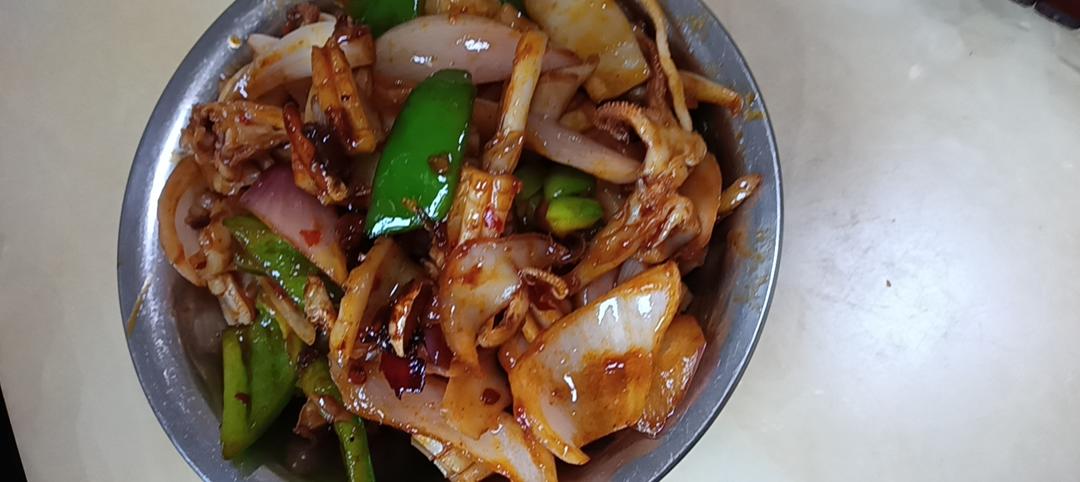 鱿鱼卷爆炒洋葱青辣椒
