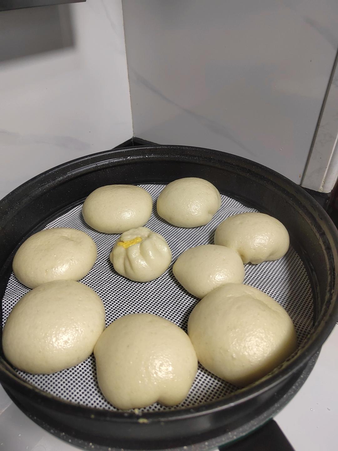 松软香甜的奶黄包，很快就可以搞定。