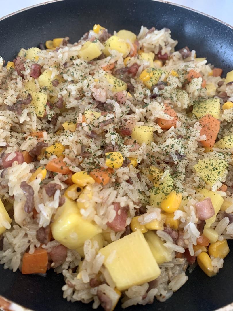 香肠菜苔菠萝炒饭（春天的味道）