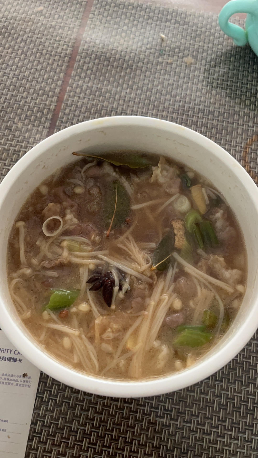 金针菇肥羊卷红薯粉丝汤（汤鲜且没有羊膳味）