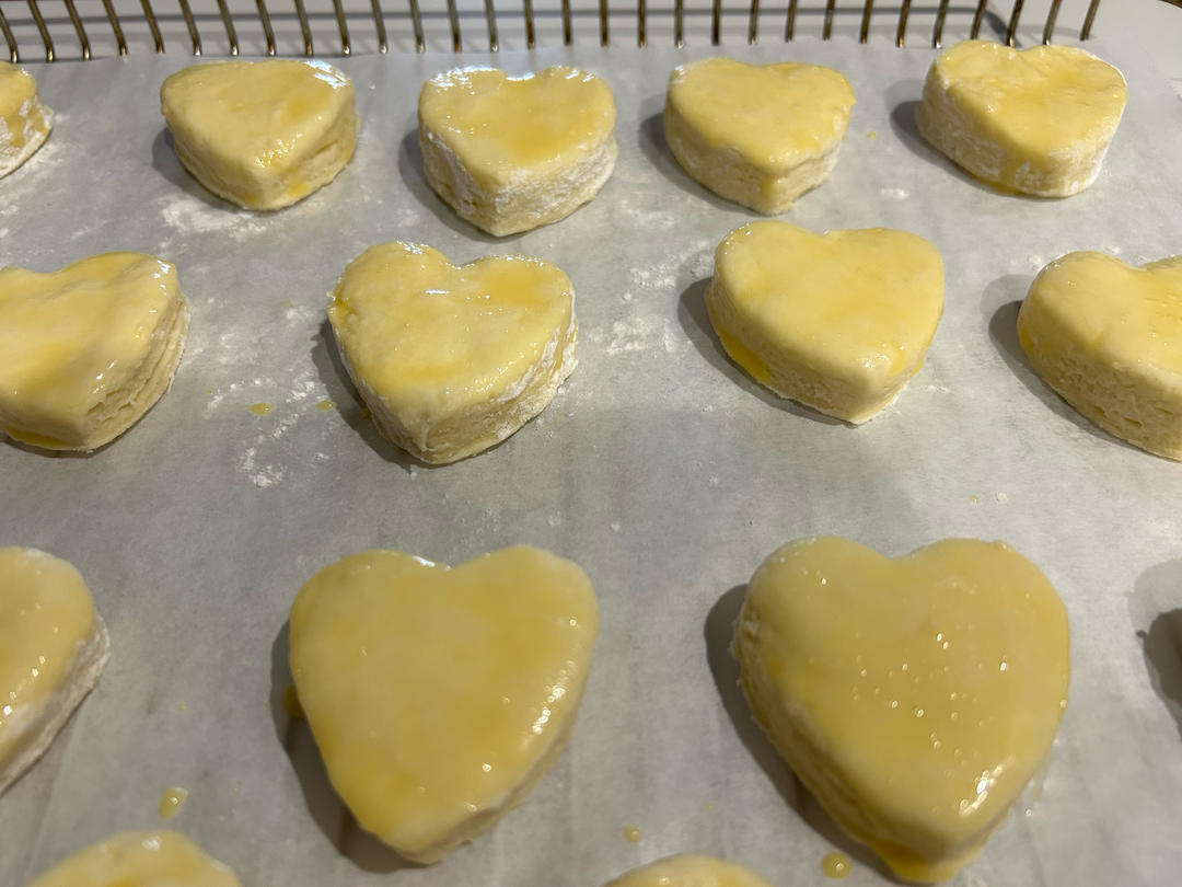 【视频】3分钟 奶油司康Scone(可能是世界上最快手的司康) 消耗淡奶油～