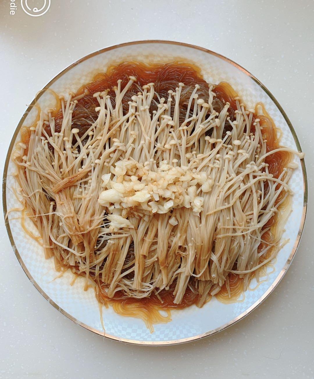 蒜蓉蒸金针菇粉丝（小心上瘾）