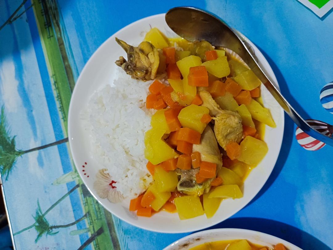 土豆咖喱鸡肉饭
