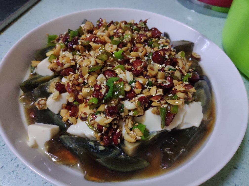 皮蛋拌豆腐