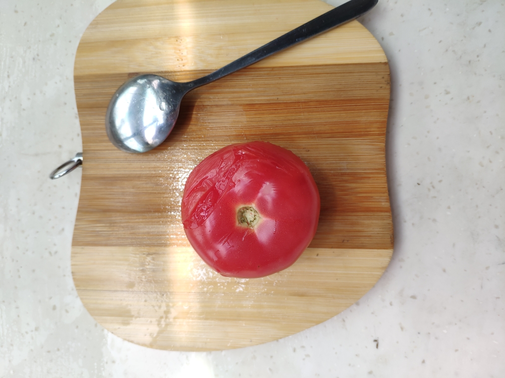 番茄胡萝卜面条（宝宝辅食）的做法 步骤1
