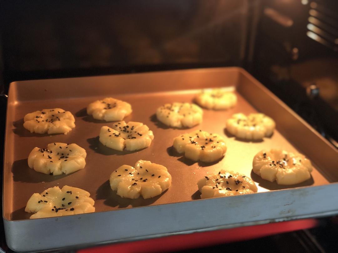 轻轻一按就碎掉的原味桃酥（不输猪油版）