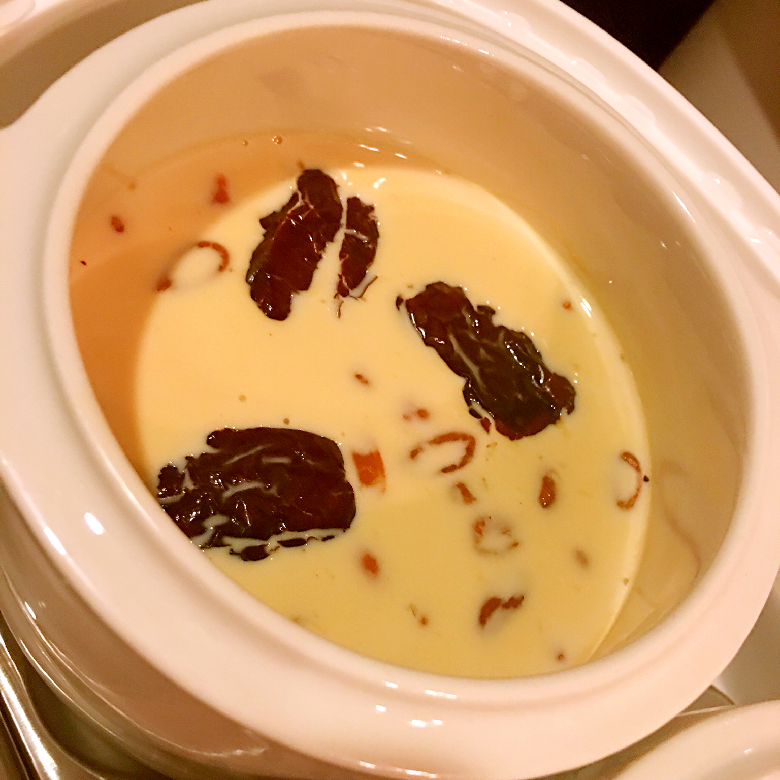 鲜奶炖花胶