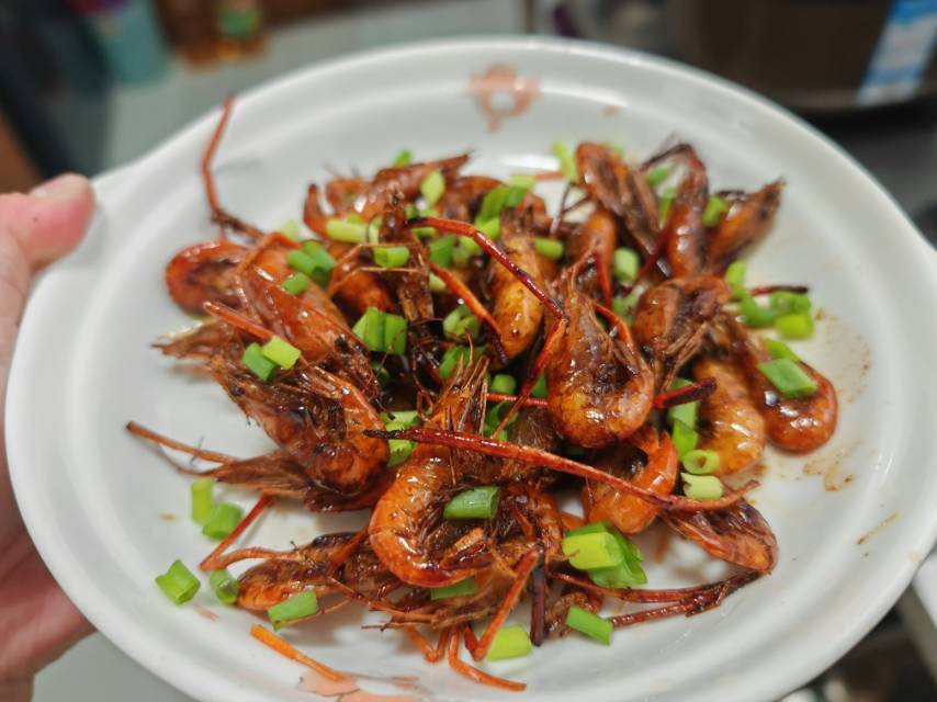 完爆各大餐馆的油爆小河虾