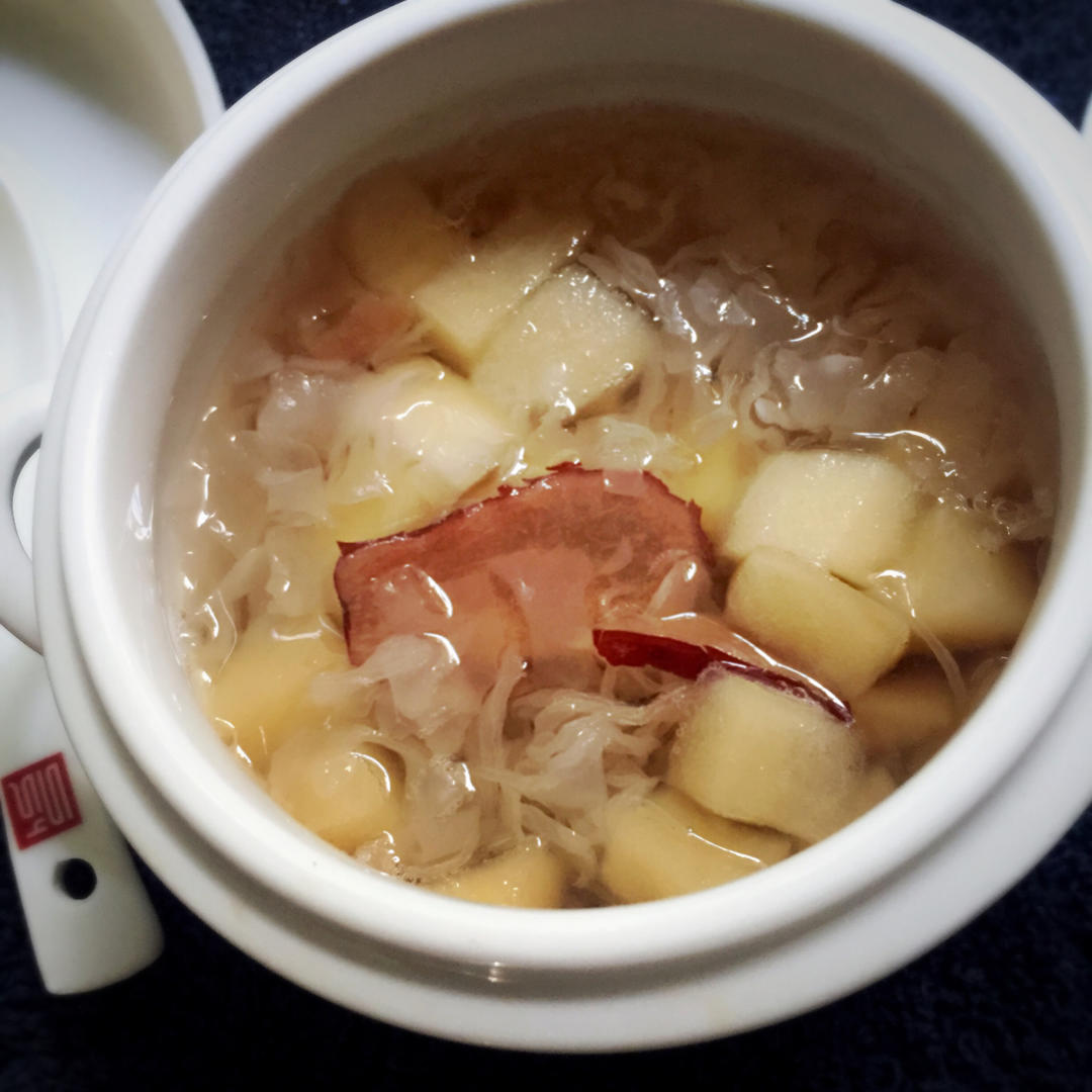 苹果银耳红枣汤