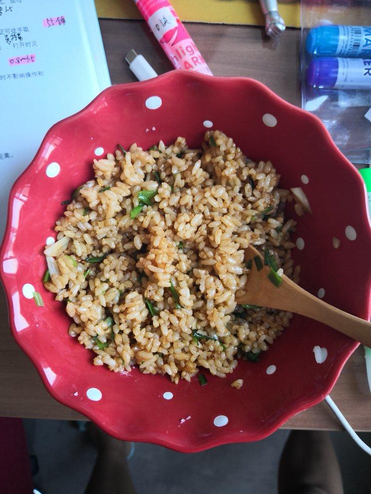 【鲜虾酱油炒饭】