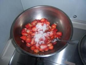 草莓也可以酱子的做法 步骤2