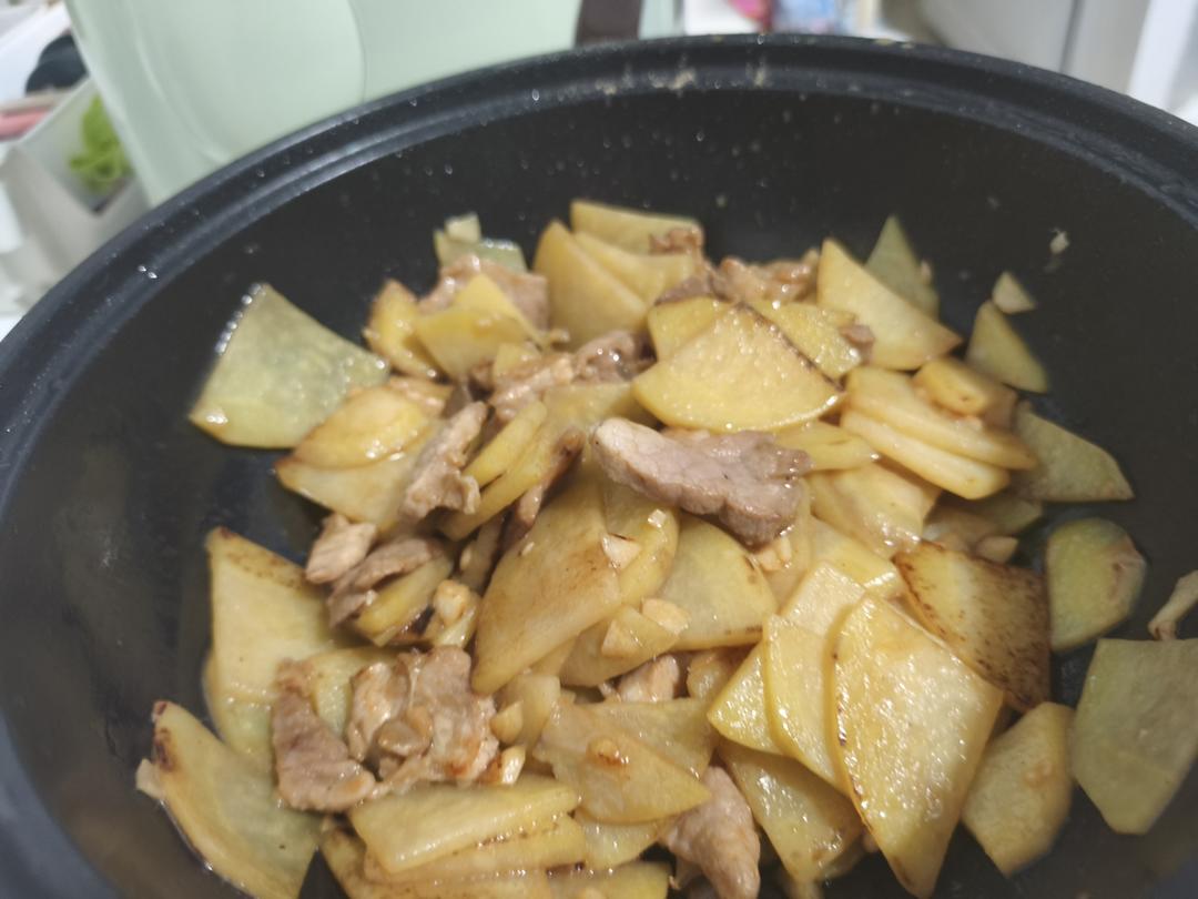 土豆片炒肉