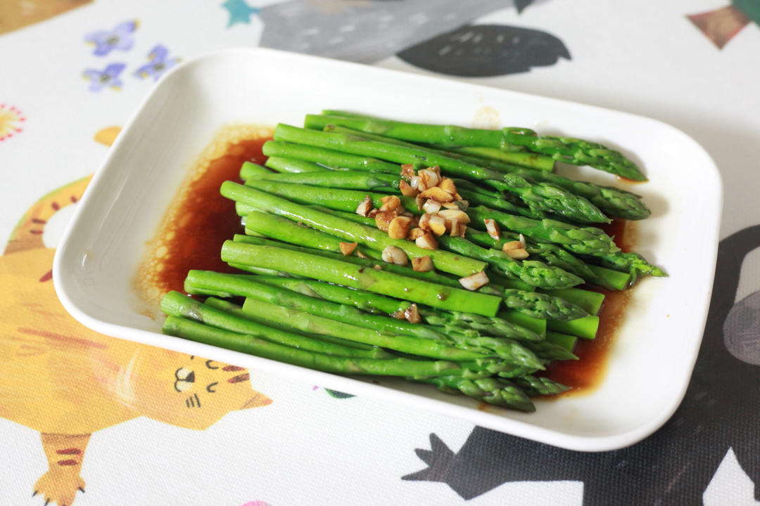 白灼芦笋