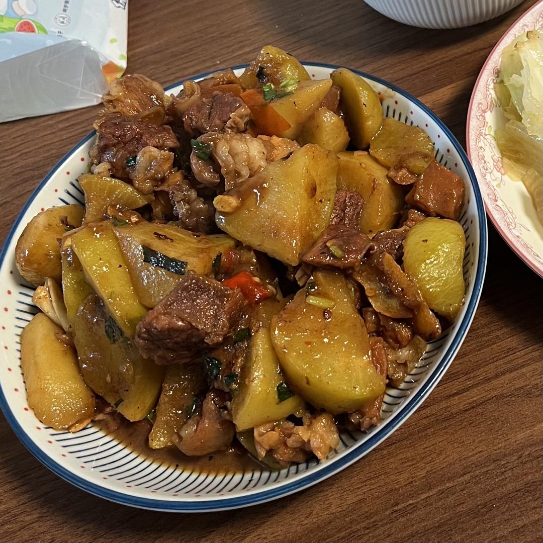 萝卜焖牛腩 （好吃得可以摆摊了）