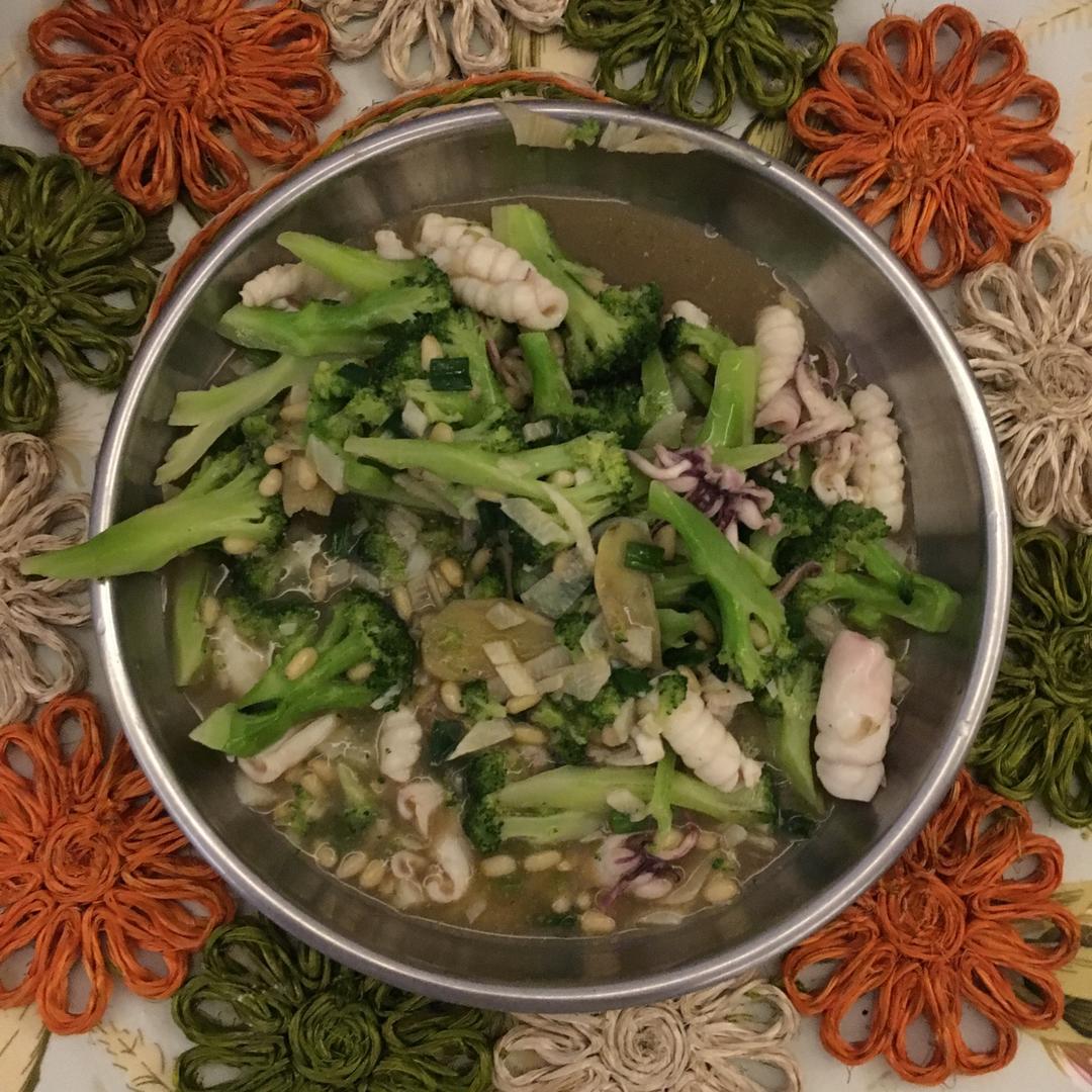 西兰花炒鲜鱿