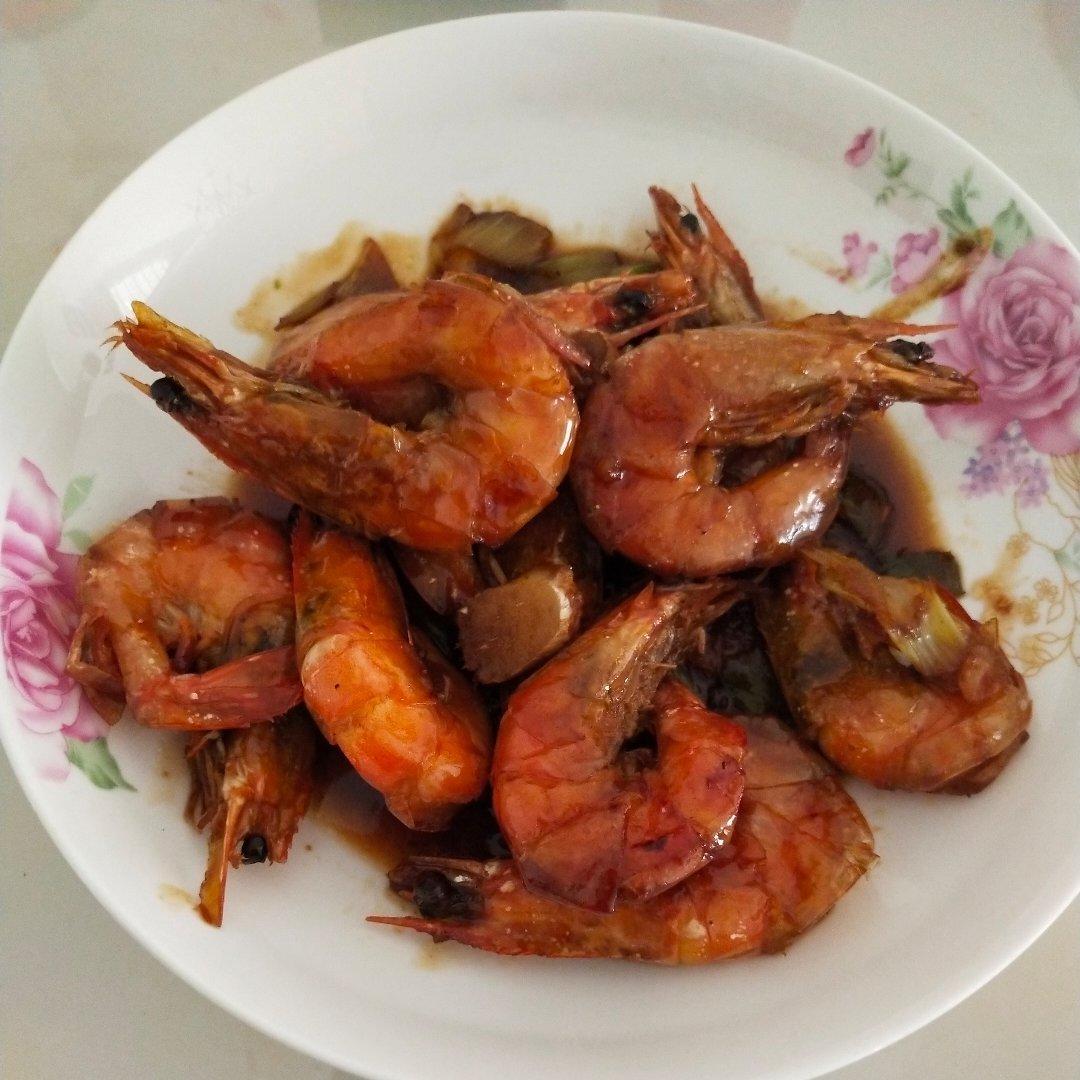 吃完还会继续舔手指的    快手油闷大虾