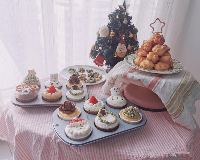 圣诞主题甜品台（杯子蛋糕、饼干、泡芙塔）的做法