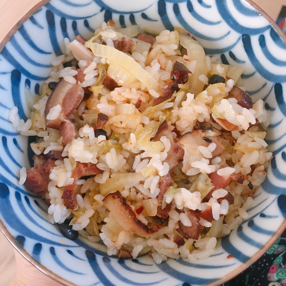 宿舍电煮锅之腊肉白菜焖饭