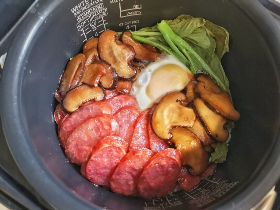 葱油腊肠香菇饭的做法 步骤4