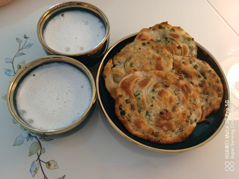 【葱油饼】假期好好做早餐，4步吃上香脆葱油饼！