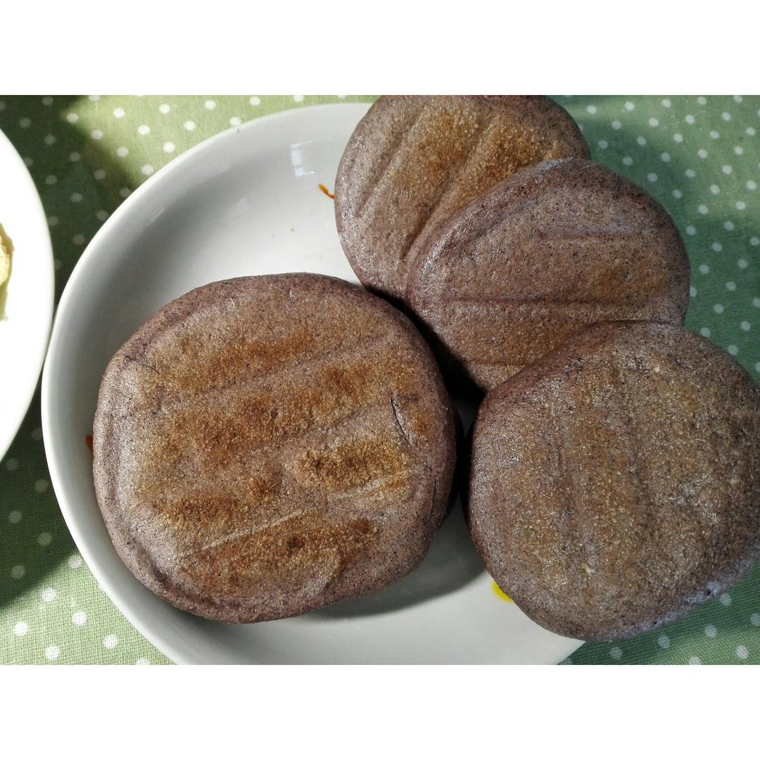 蓼做的奶香黑米饼