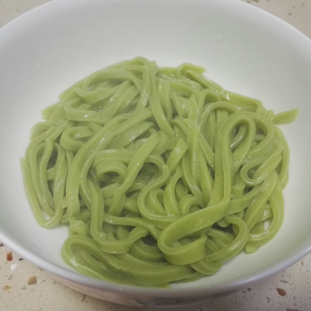 自制纯天然蔬菜汁彩色面条
