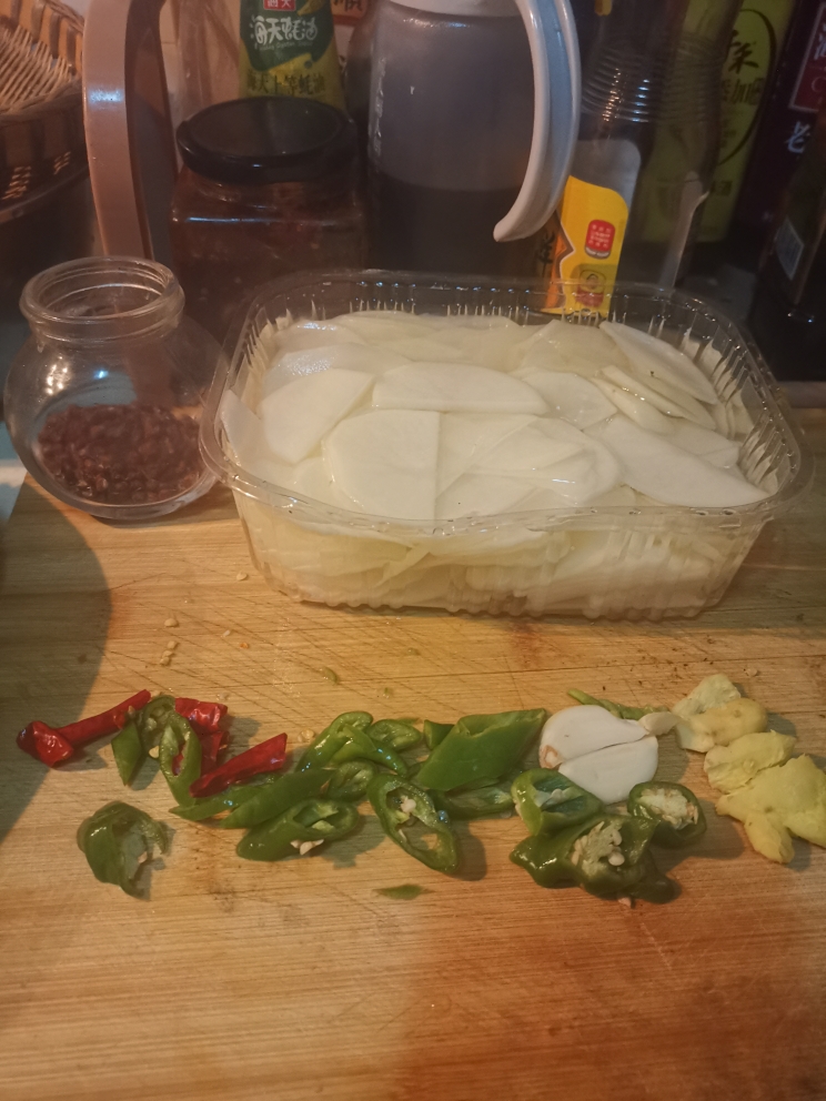 家乡菜—炒土豆片的做法 步骤1