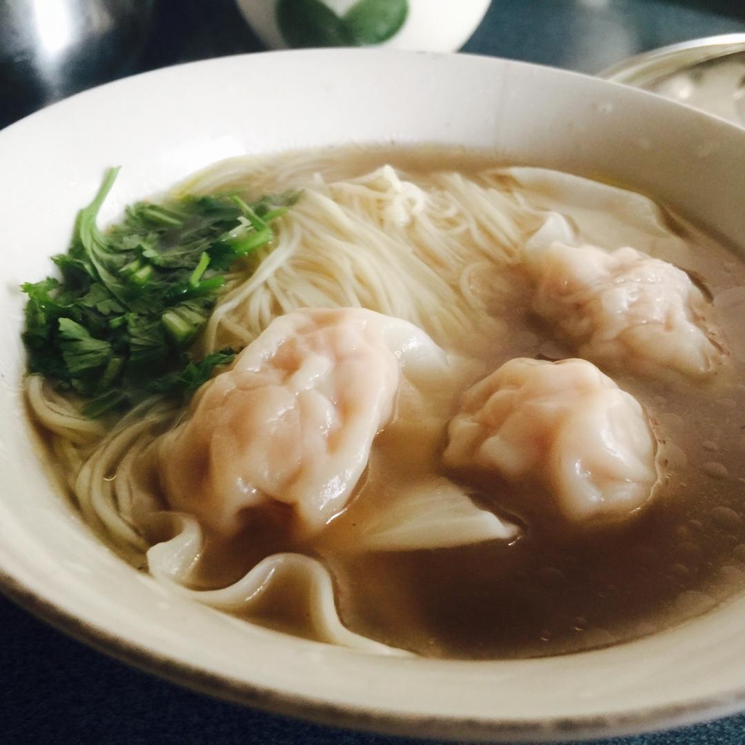 经典港式鲜虾云吞面