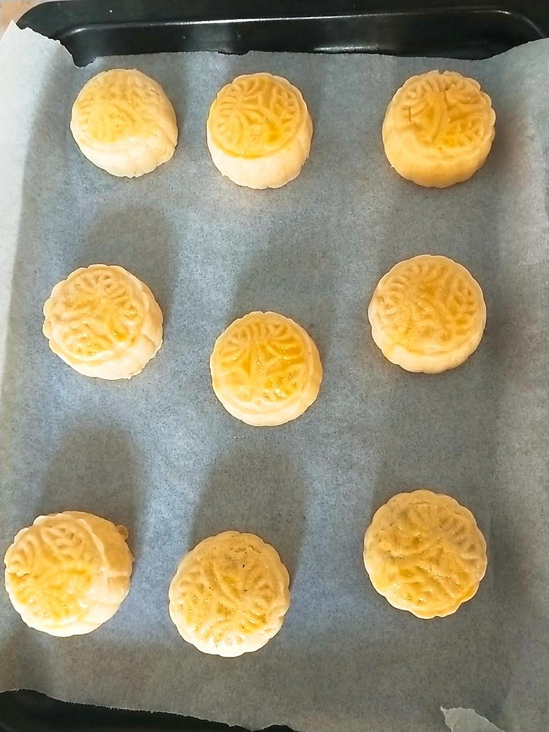 超详细图解版--流心奶黄月饼