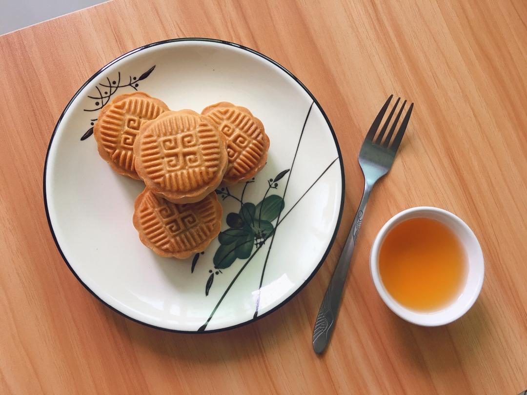 广式月饼—蛋黄莲蓉月饼