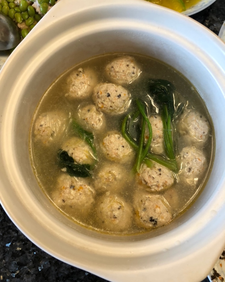 砂锅豆腐肉丸子汆萝卜丝汤