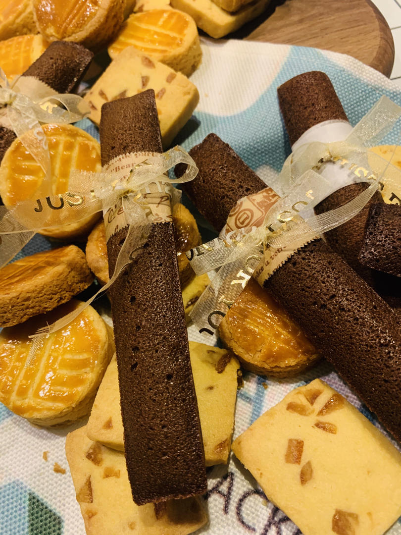 秋小之做的摩卡雪茄费南雪