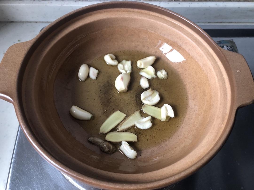 【黄焖鸡米饭】