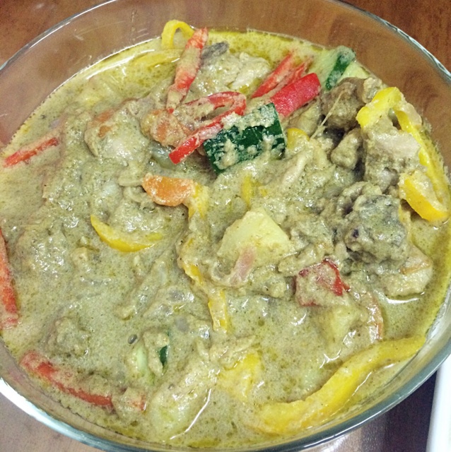 泰式青咖喱鸡肉烩时蔬