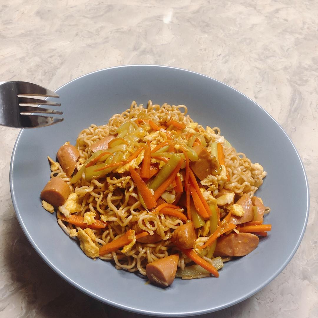 路边摊风味炒方便面