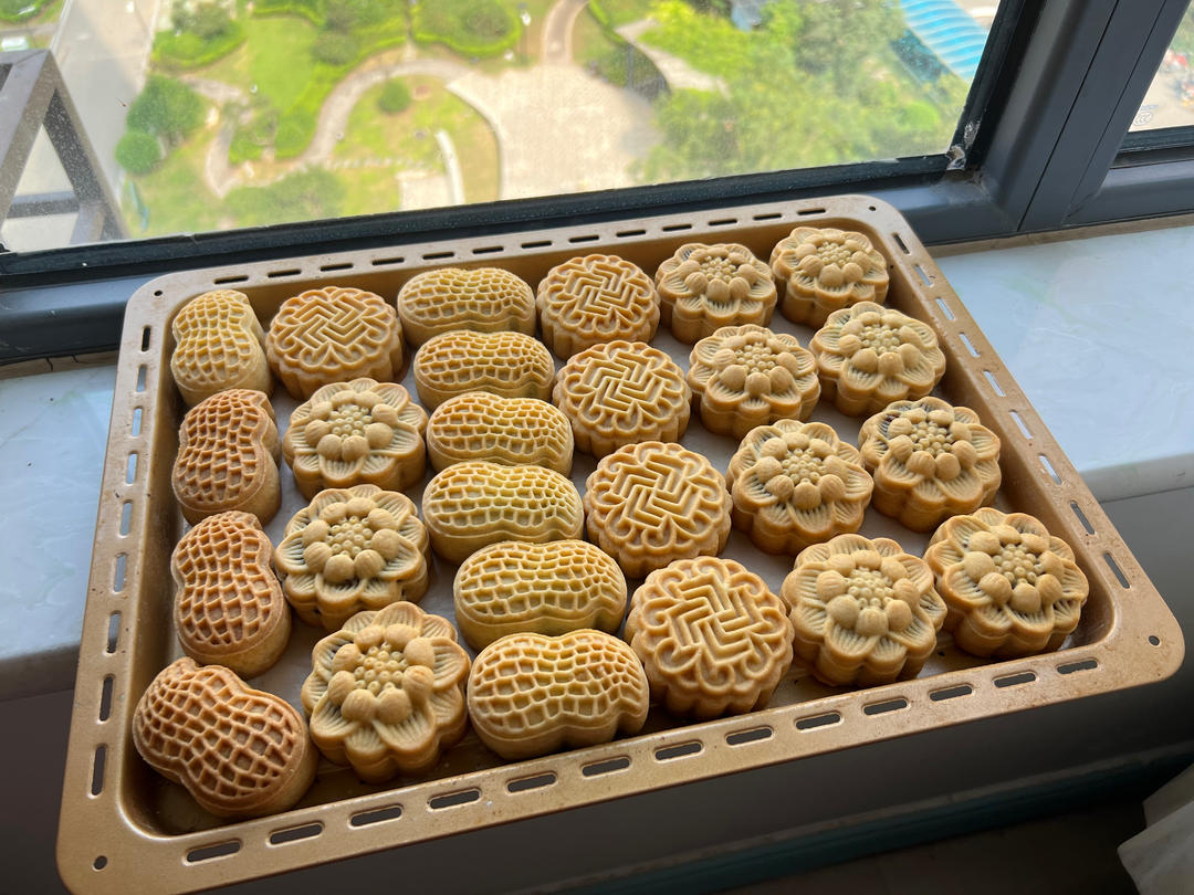 广式月饼—蛋黄莲蓉月饼