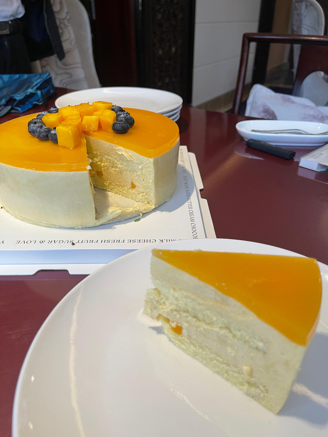 8寸镜面芒果慕斯蛋糕🍰，戚风蛋糕打底