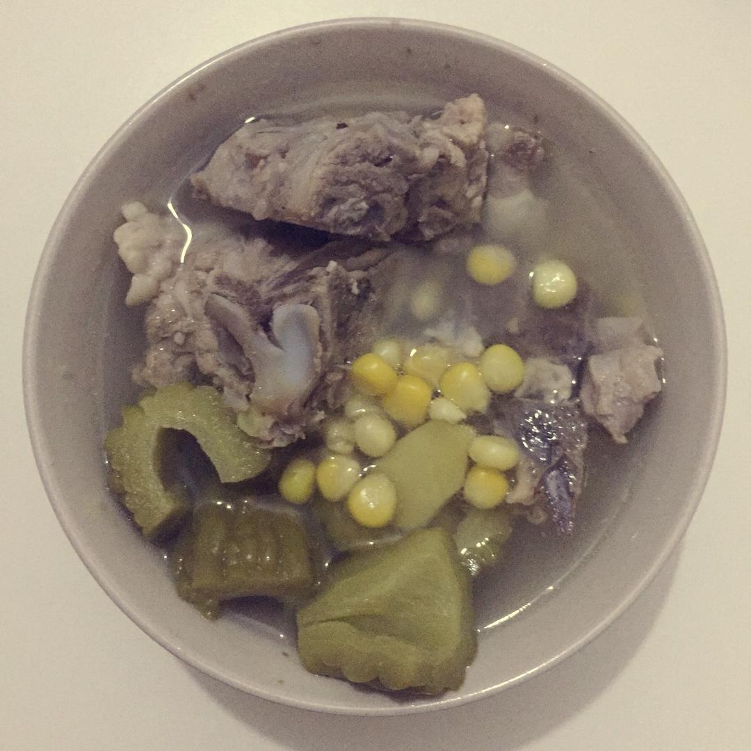 黄豆苦瓜排骨汤